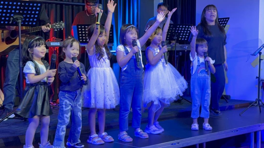 Live worship coaching at Selah Worship Academy